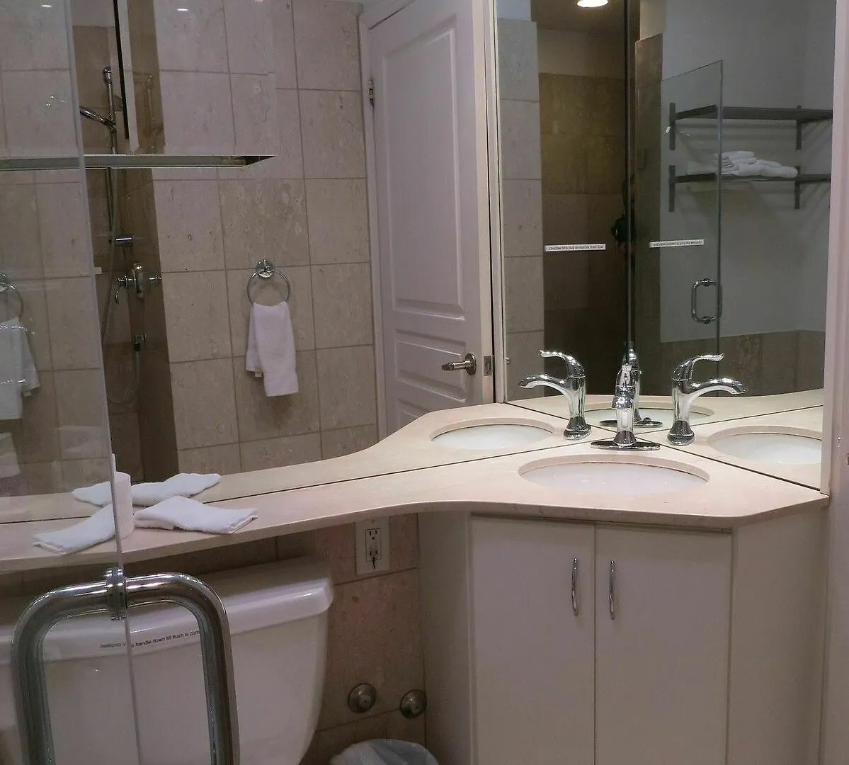 Tosuites - Elev'N21 Toronto